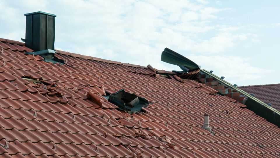 Как провести ремонт крыши своими руками