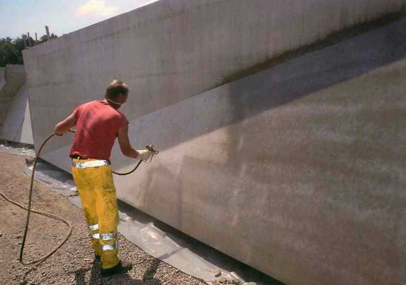 Как удалить пятна с бетонной поверхности?