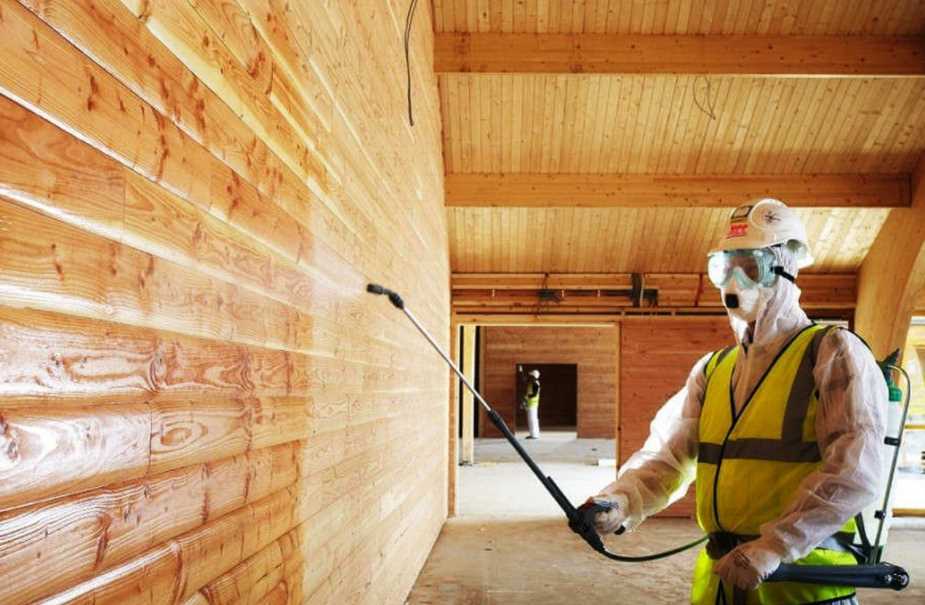 Как защитить деревянные элементы в доме от воздействия погодных условий