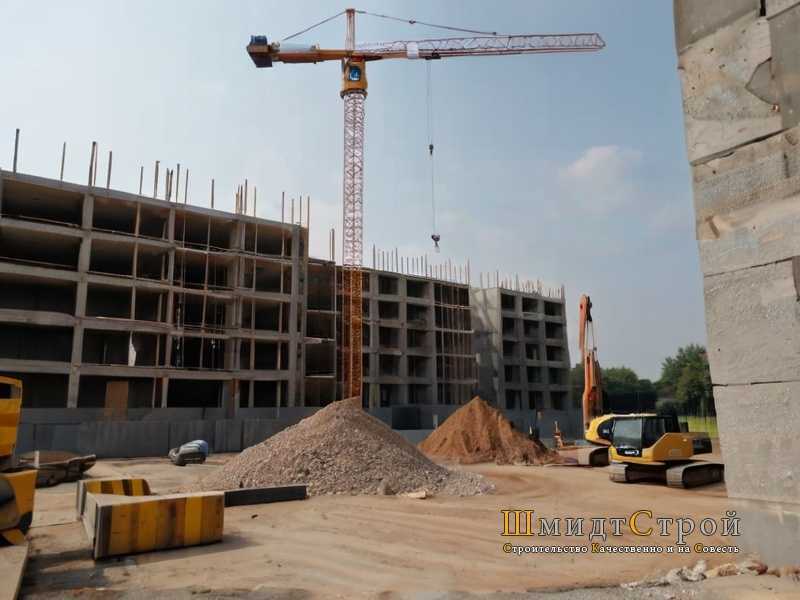 Преимущества и особенности выбора стеклянных дверей для современных душевых кабин