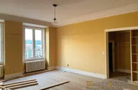 Как выбрать отделку для спальни с использованием природных материалов?