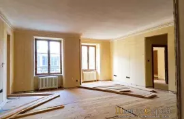 Преимущества отделки стен с использованием стекла